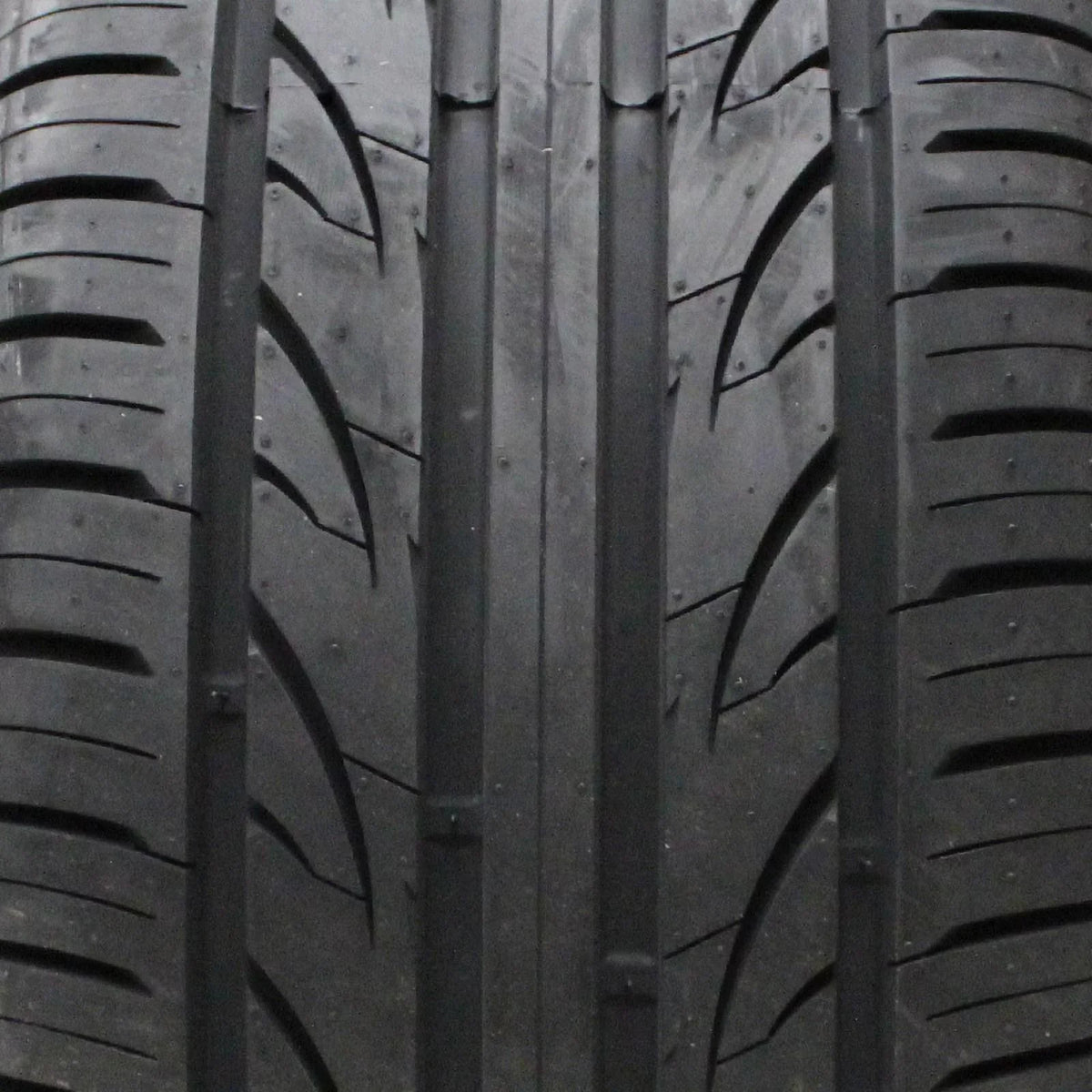 99W XL LXUHP-207 Passenger Lexani 235/45ZR19 UHP Tire