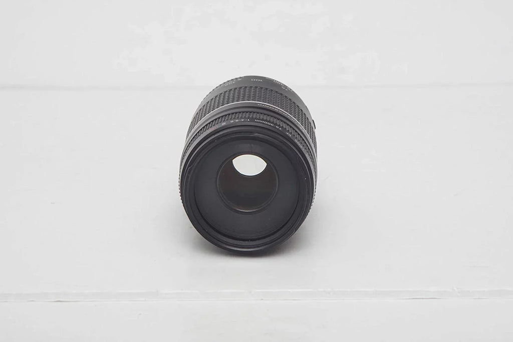 Zoom f/4-5.6 III EF Telephoto Lens 75-300mm Canon