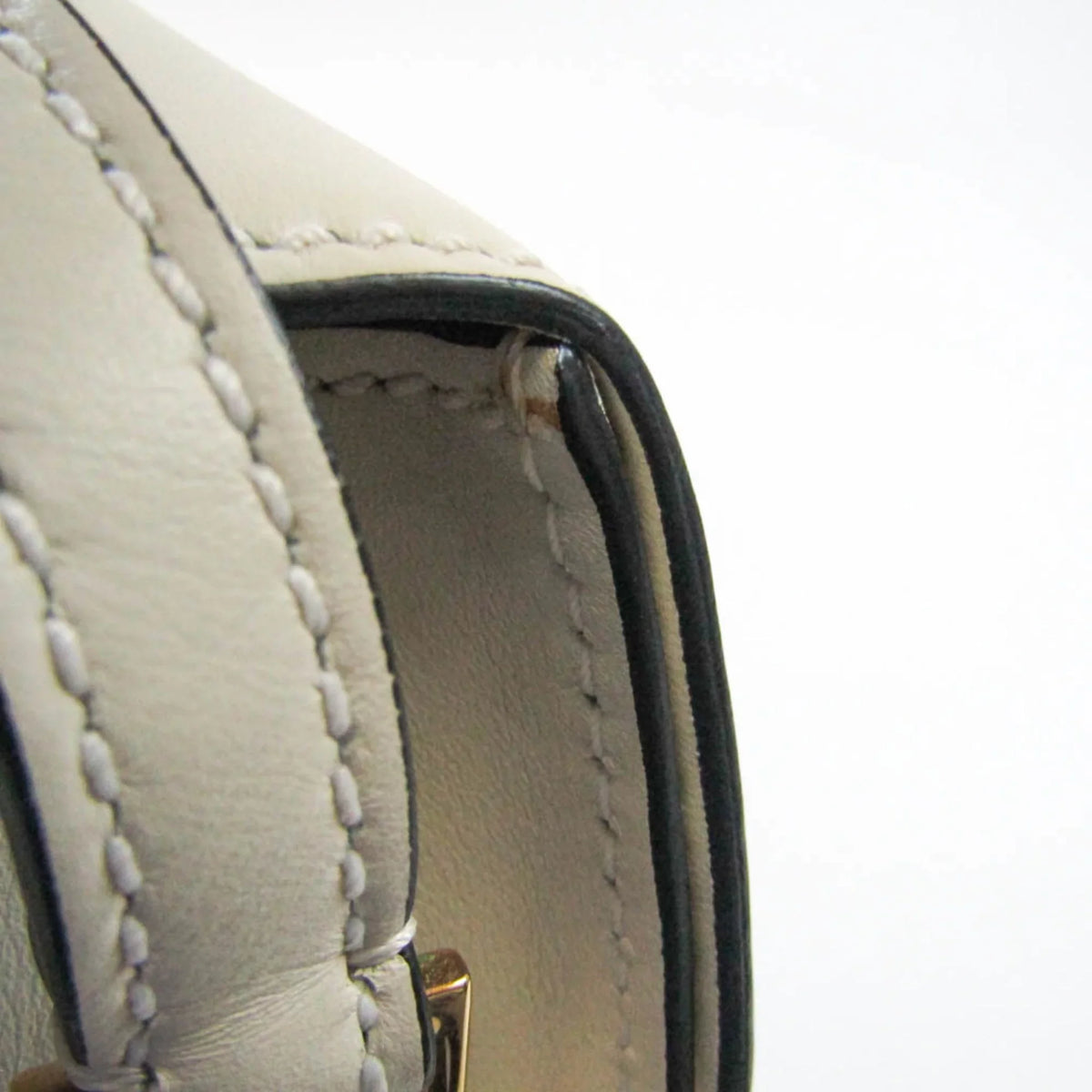 Garavani Leather Valentino (Good) Women,Men Beige Pre-Owned Light Shoulder Bag