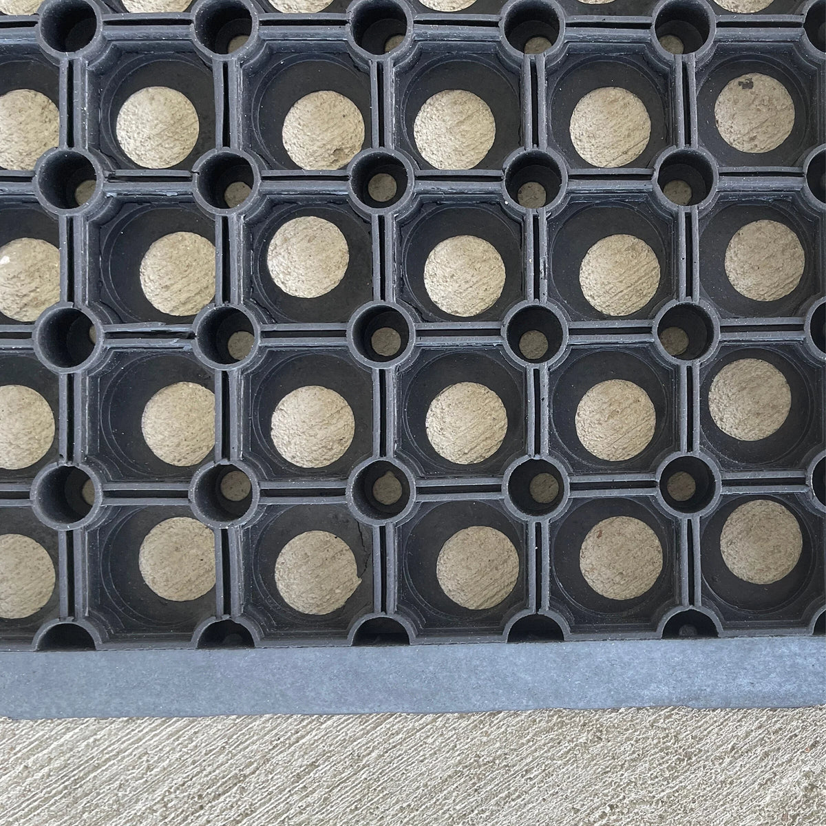 RMT10304 Tread AmeriHome 4 Black 10 Piece Stair Drainage x - in. 30 Set, Rubber