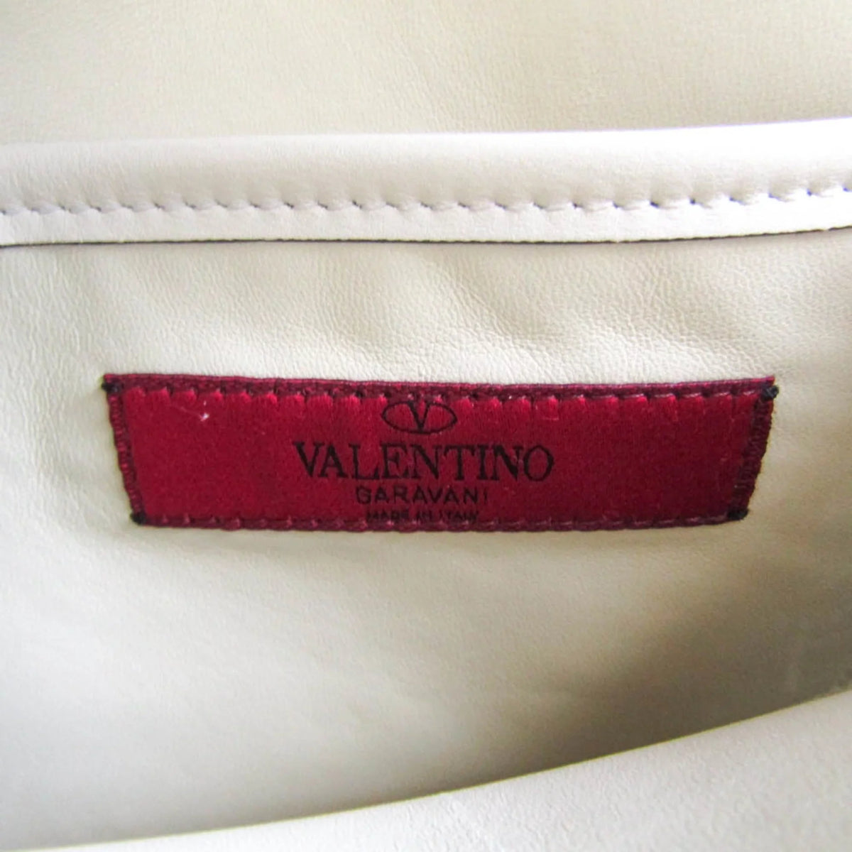 Garavani Leather Valentino (Good) Women,Men Beige Pre-Owned Light Shoulder Bag