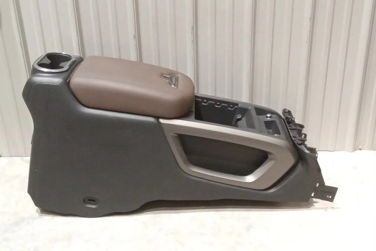 OEM Assembly 2023 Titan (Good) Floor Pre-Owned Console Nissan Center