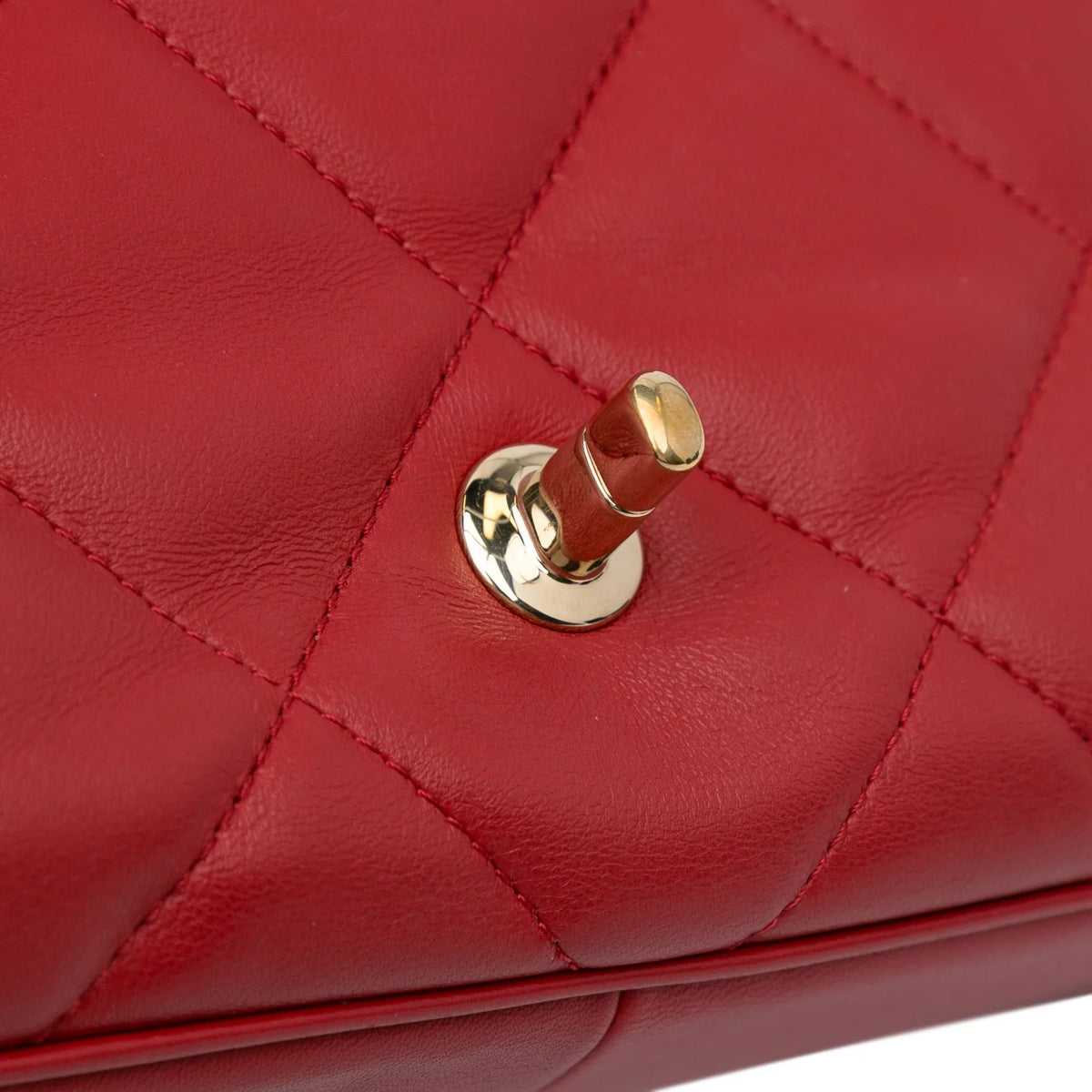 Carry Satchel Easy Unisex Pre-Owned Chanel (Good) Authenticated Lambskin Red Small Flap Leather Bag